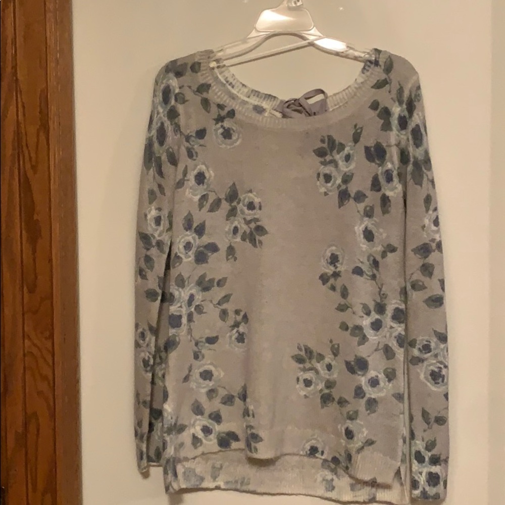 Light weight gray floral sweater.